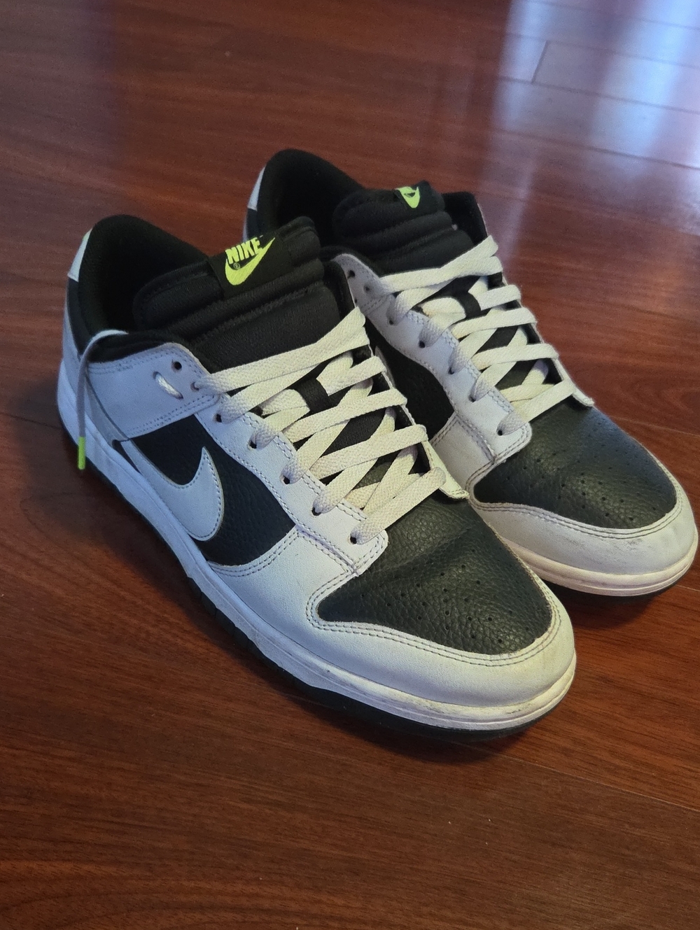 Nike Men’s Black, White & Neon Green Low-Top Sneakers